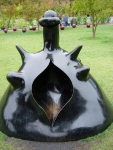 Gran maternidad, escultura en bronce situada en San Francisco.
